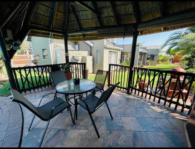 3 BEDROOM HOUSE FOR SALE IN ALBEMARLE